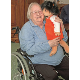 Dukke Emelie 65 cm